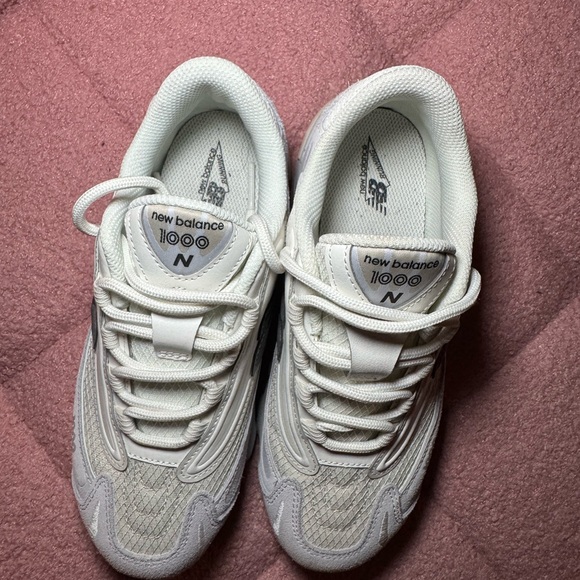 New Balance 1000 Cream and Gray Sneakers - Picture 5 of 8